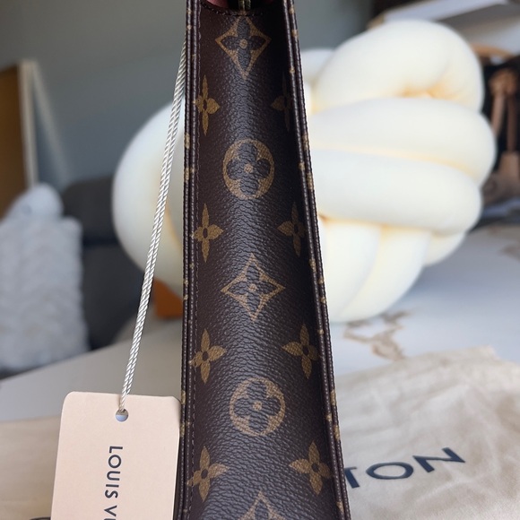 SOLD-Authentic louis vuitton Toiletry Pouch 26 ONLY Pink Monogram - Picture 9 of 14